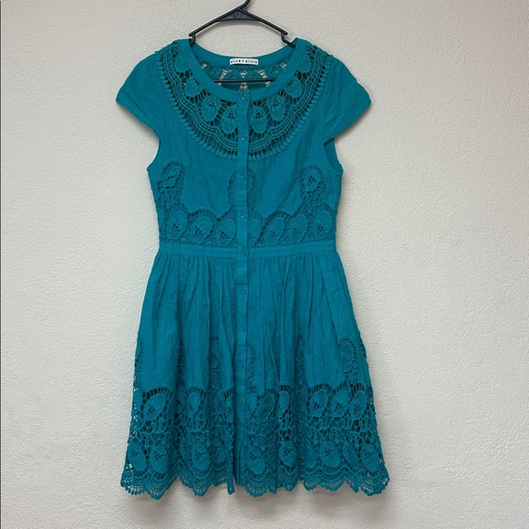 Alice + Olivia womans eyelet Teal Lace mini Dress size S - Picture 2 of 6
